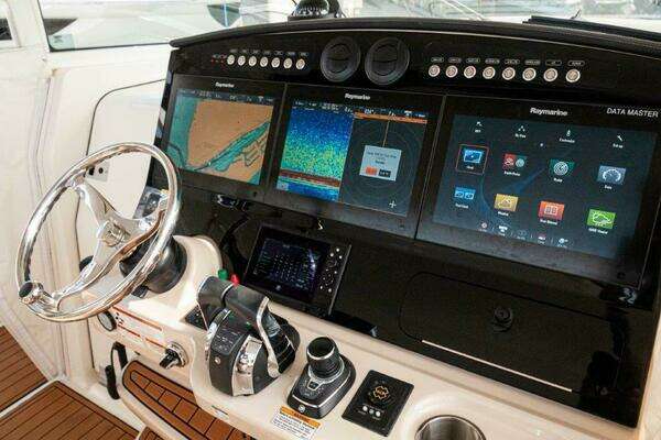 2018 Boston Whaler 42