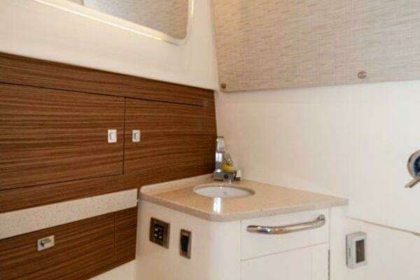 2018 Boston Whaler 42