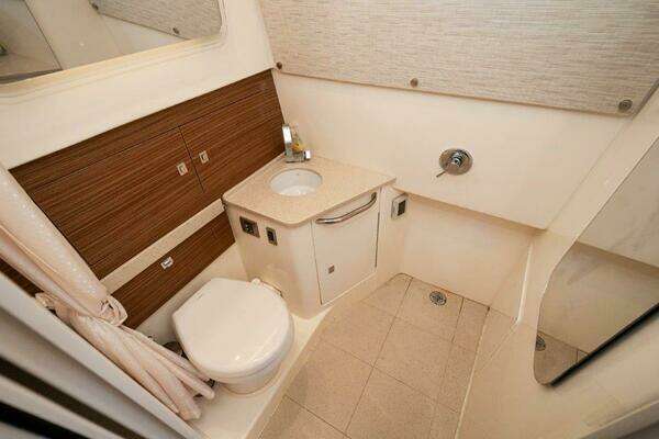 2018 Boston Whaler 42