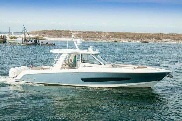 2018 Boston Whaler 42