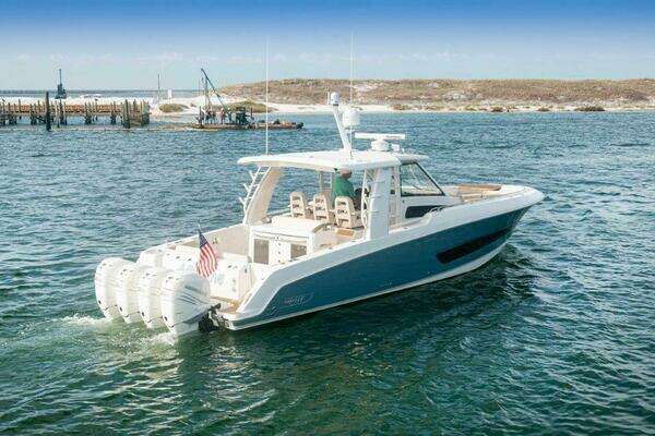 2018 Boston Whaler 42