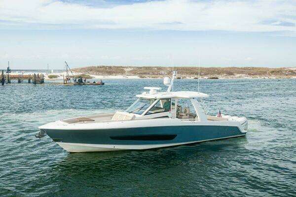 2018 Boston Whaler 42