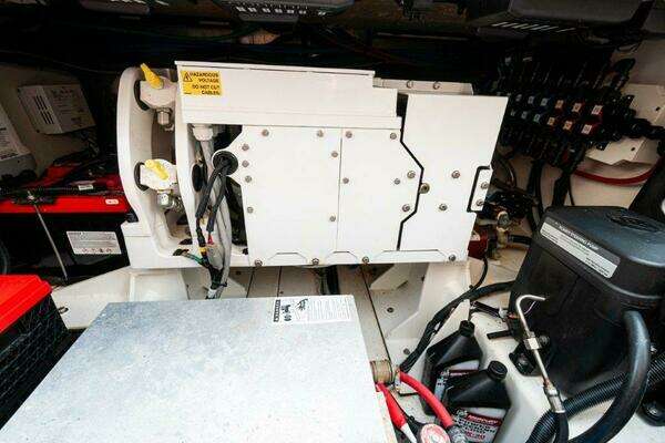 2018 Boston Whaler 42