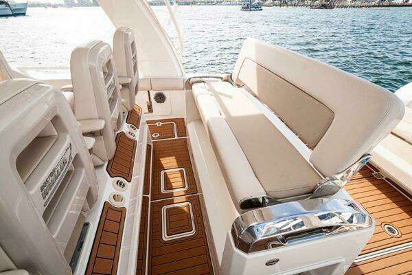 2018 Boston Whaler 42