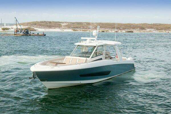 2018 Boston Whaler 42