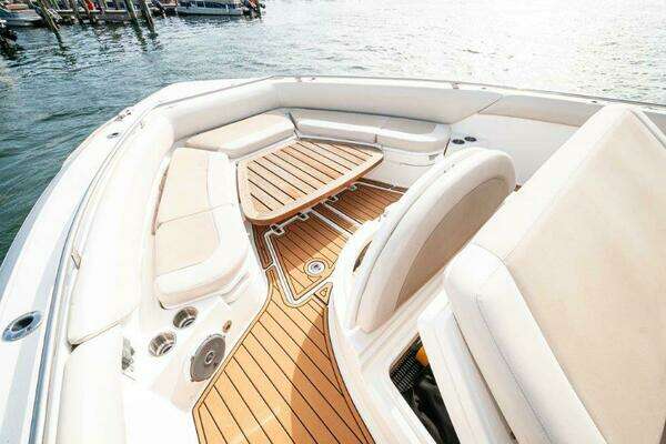 2018 Boston Whaler 42