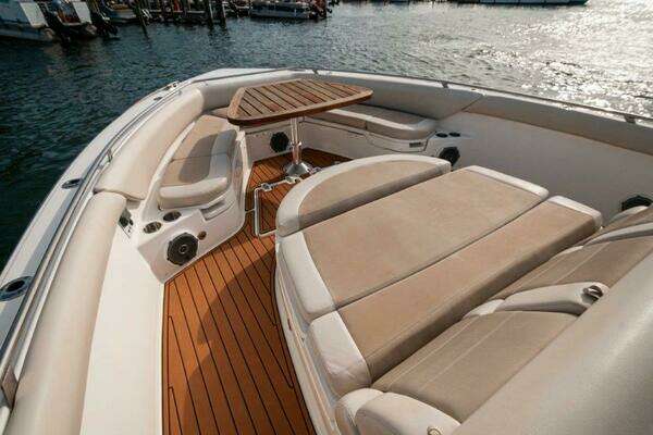 2018 Boston Whaler 42