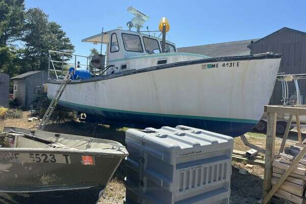 No Frills 28ft Ellis Yacht For Sale