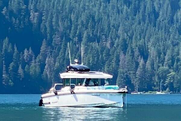 37-ft-Axopar-2021-37 XC Cross Cabin-Richmond British Columbia Canada yacht for sale