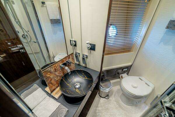 Photo of the 2017 Azimut 77S "Carpe Diem"