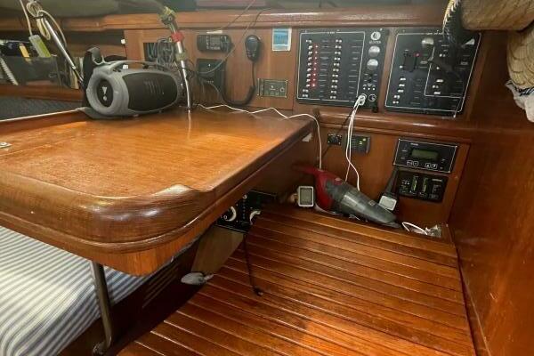 Role 44ft Hunter Yacht For Sale
