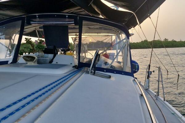 Role 44ft Hunter Yacht For Sale