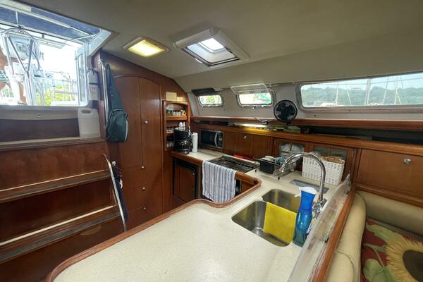 Role 44ft Hunter Yacht For Sale