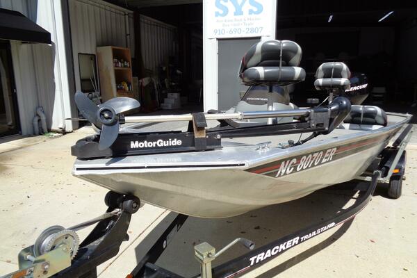 18ft Tracker Yacht For Sale