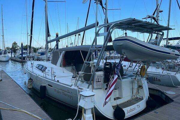 Photo of the 2013 Beneteau Oceanis "HYDRO THERAPY"