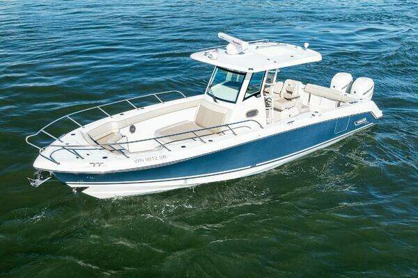 2017 Boston Whaler 33