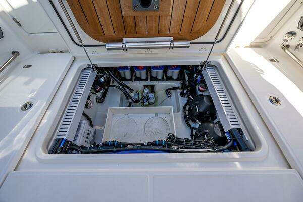 2017 Boston Whaler 33