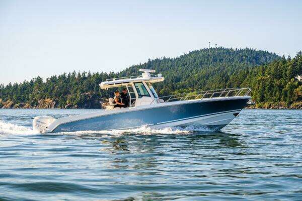 2017 Boston Whaler 33