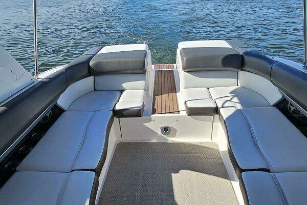 Photo of the 2010 Regal 2700