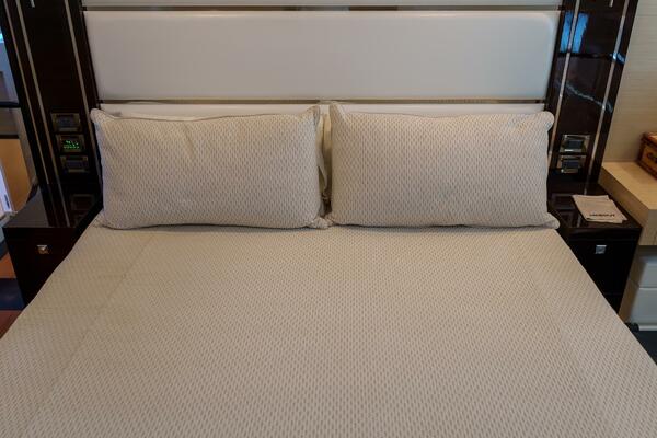 Hideout 65ft Horizon Yacht For Sale