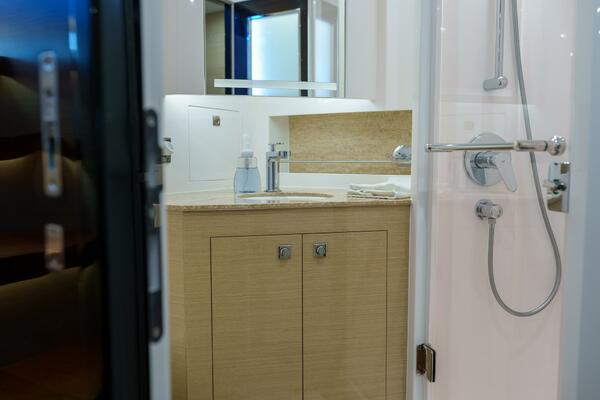 Hideout 65ft Horizon Yacht For Sale