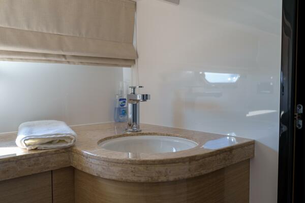 Hideout 65ft Horizon Yacht For Sale