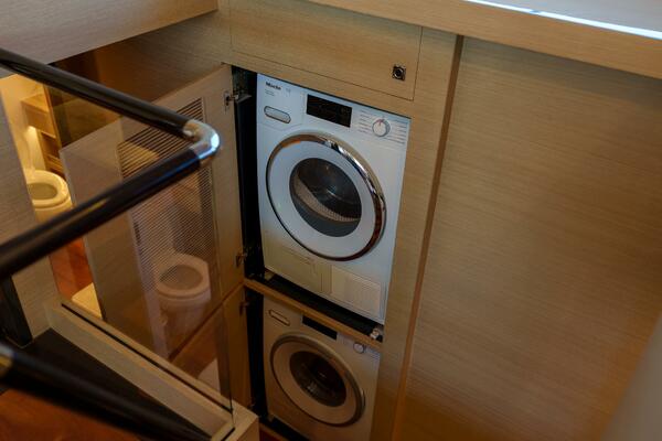 Hideout 65ft Horizon Yacht For Sale