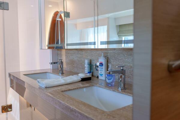 Hideout 65ft Horizon Yacht For Sale