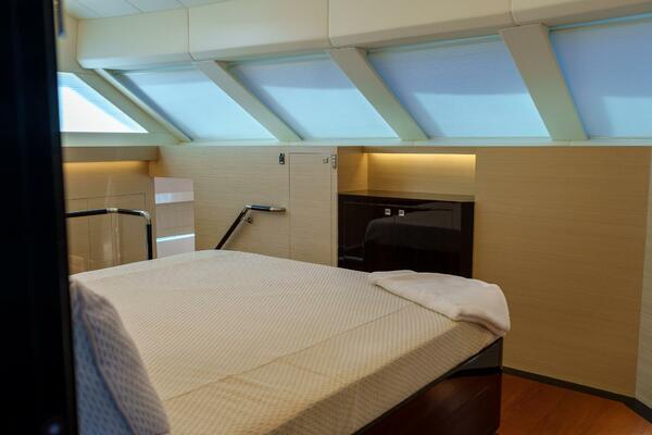 Hideout 65ft Horizon Yacht For Sale