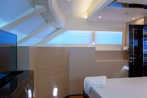 Hideout 65ft Horizon Yacht For Sale