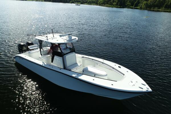 2017 Yellowfin 32 Center Console - Profile