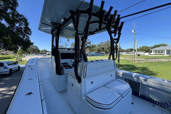2017 Yellowfin 32 Center Console - Cockpit Seating