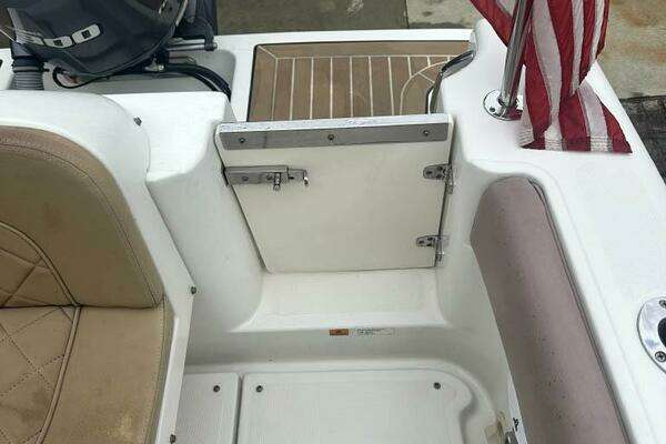 Photo of the 2016 Chris-Craft 