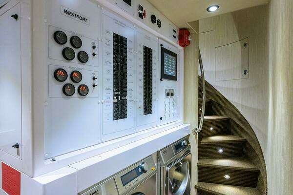 Westport Westport 112 Yacht For Sale