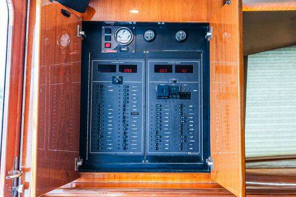 Egg Harbor 42 Convertible Yacht For Sale