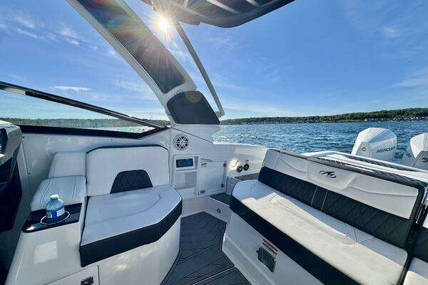 Monterey 305SS Yacht For Sale