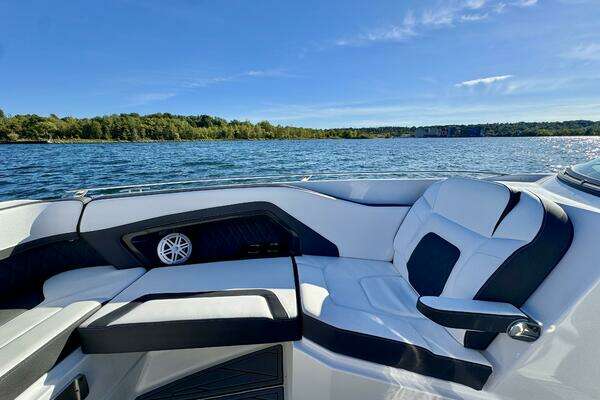 Monterey 305SS Yacht For Sale