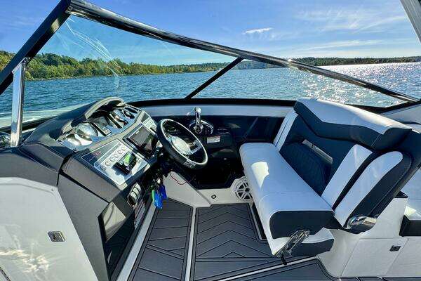 Monterey 305SS Yacht For Sale