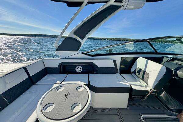 Monterey 305SS Yacht For Sale