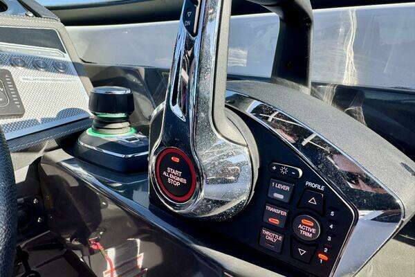 Monterey 305SS Yacht For Sale