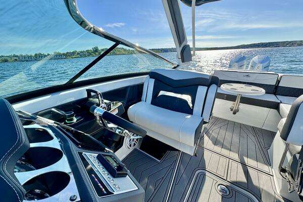 Monterey 305SS Yacht For Sale