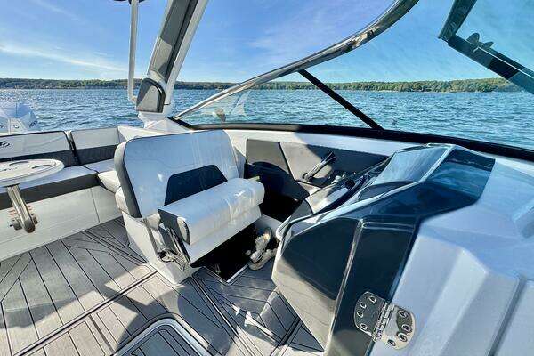 Monterey 305SS Yacht For Sale