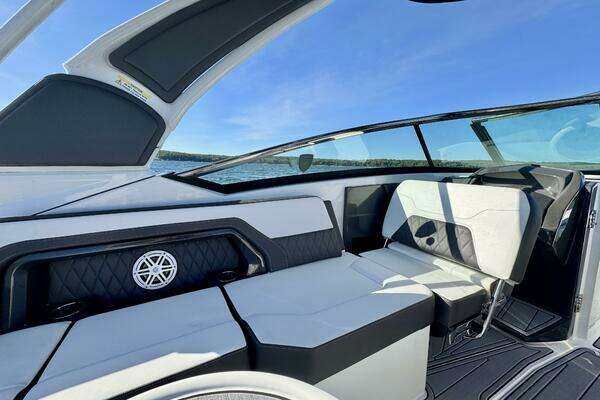 Monterey 305SS Yacht For Sale