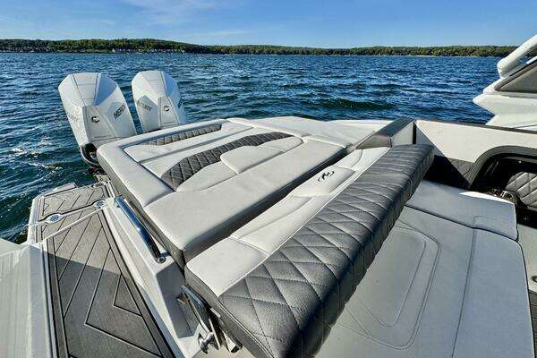 Monterey 305SS Yacht For Sale