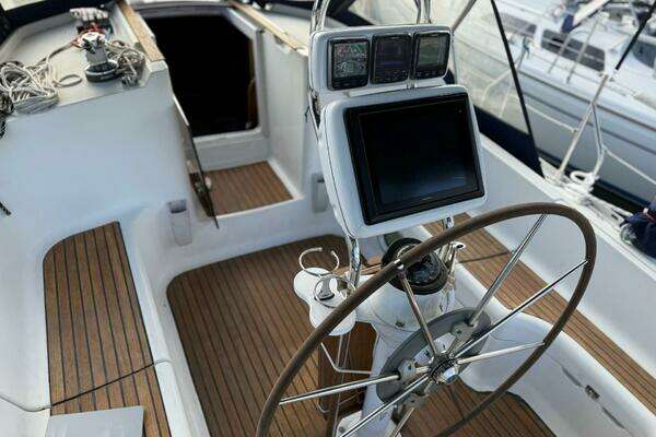 Photo of the 1999 Jeanneau 36.2 Sun Odyssey "Spindrift"