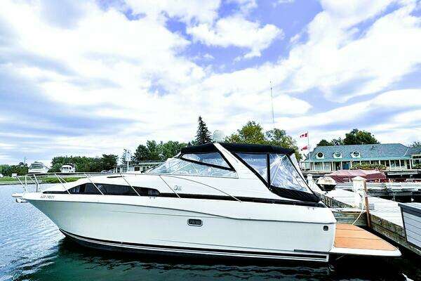 32-ft-Bayliner-1997-3255 AVANTI-MORRISBURG Ontario Canada yacht for sale