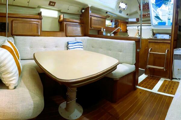 Aquila 34ft Hunter Yacht For Sale