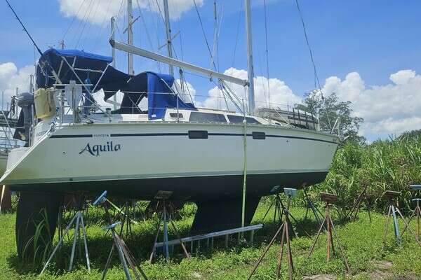 34-ft-Hunter-1991-33.5-Aquila-Indiantown Florida United States yacht for sale