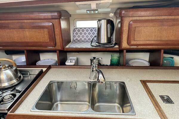 37ft Hunter Yacht For Sale