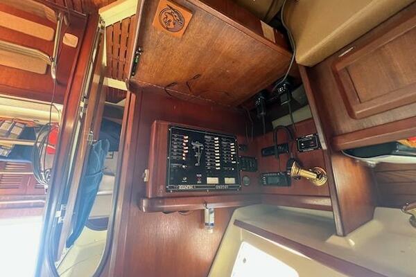 37ft Hunter Yacht For Sale